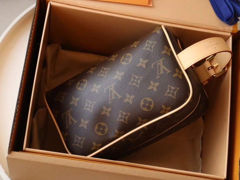 Fashionable LX Cosmetic Bags 12131