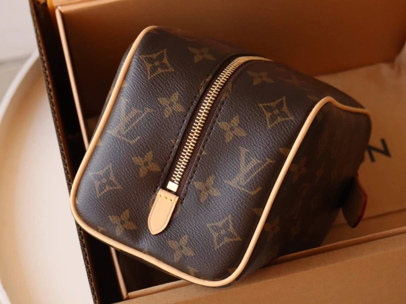 Fashionable LX Cosmetic Bags 12131