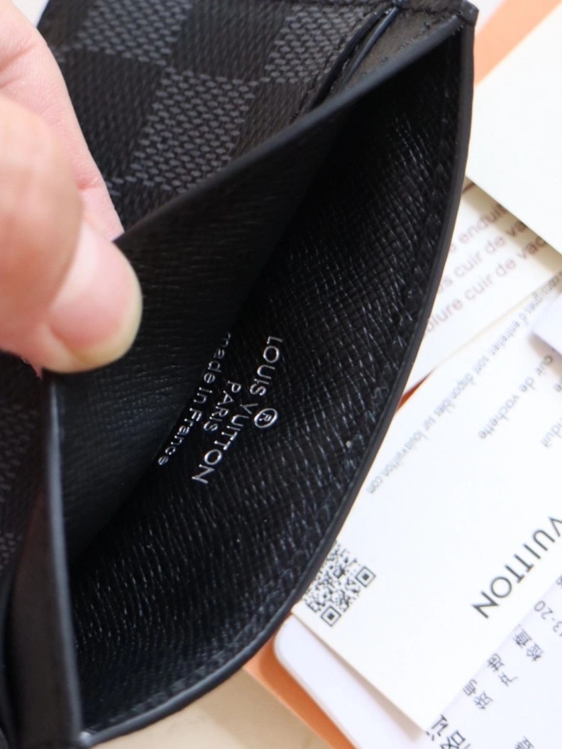 Resilient LX Wallets 12050