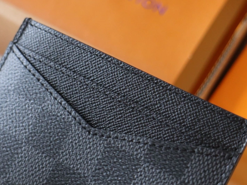 Resilient LX Wallets 12050