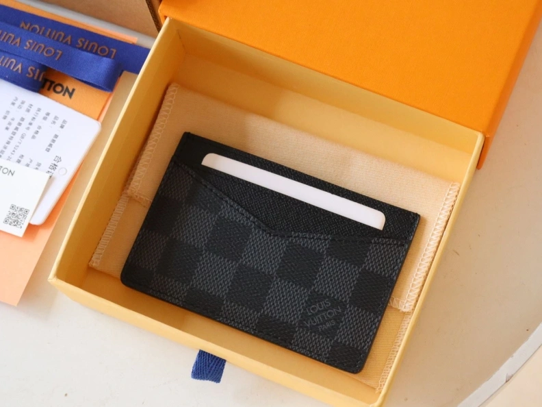 Resilient LX Wallets 12050