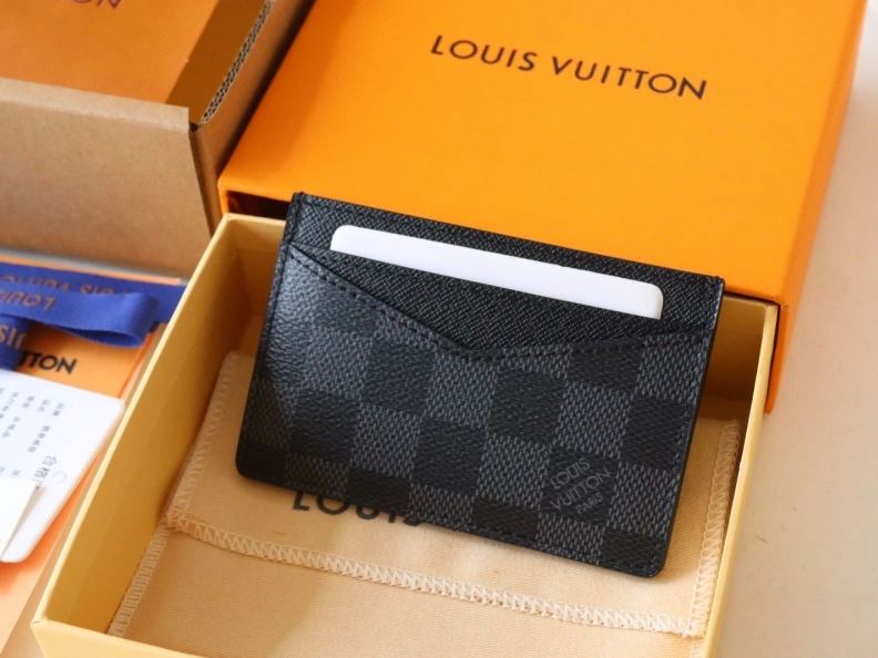 Resilient LX Wallets 12050