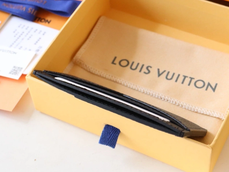 Resilient LX Wallets 12050
