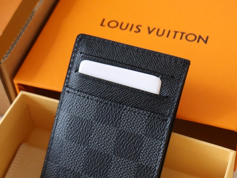 Resilient LX Wallets 12050