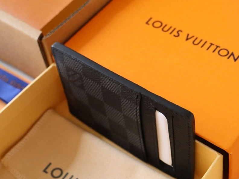 Resilient LX Wallets 12050