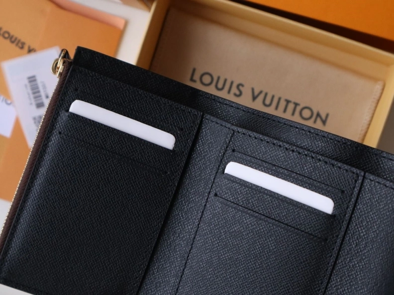 Practical LX Wallets 12031