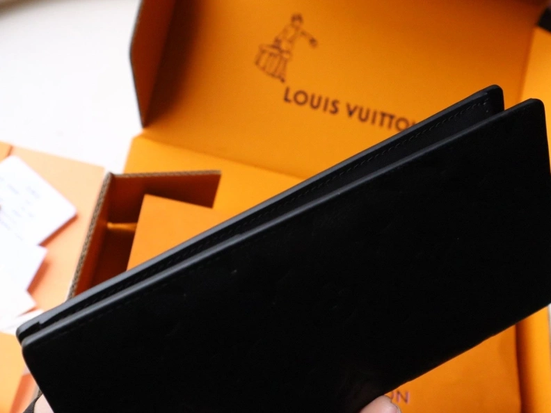 Breathable LX Wallets 12019