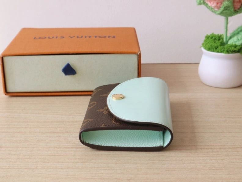 Sophisticated LX Wallets 11988