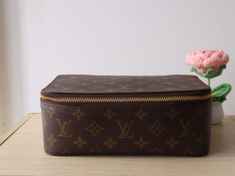 Efficient LX Cosmetic Bags 12099
