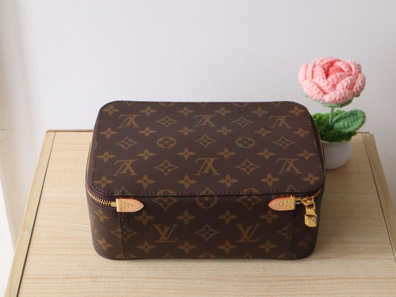 Efficient LX Cosmetic Bags 12099