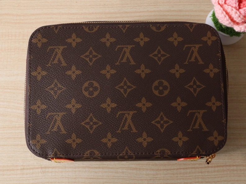 Efficient LX Cosmetic Bags 12099