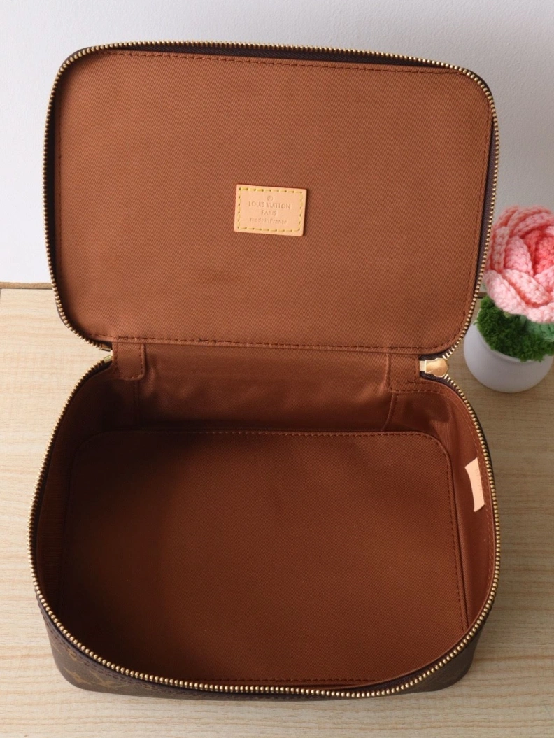 Efficient LX Cosmetic Bags 12099
