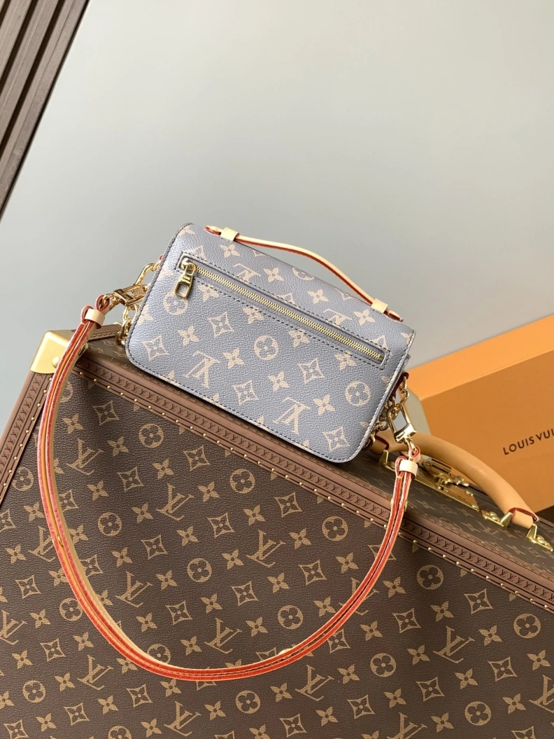 Comfortable LX Satchel bags 18123