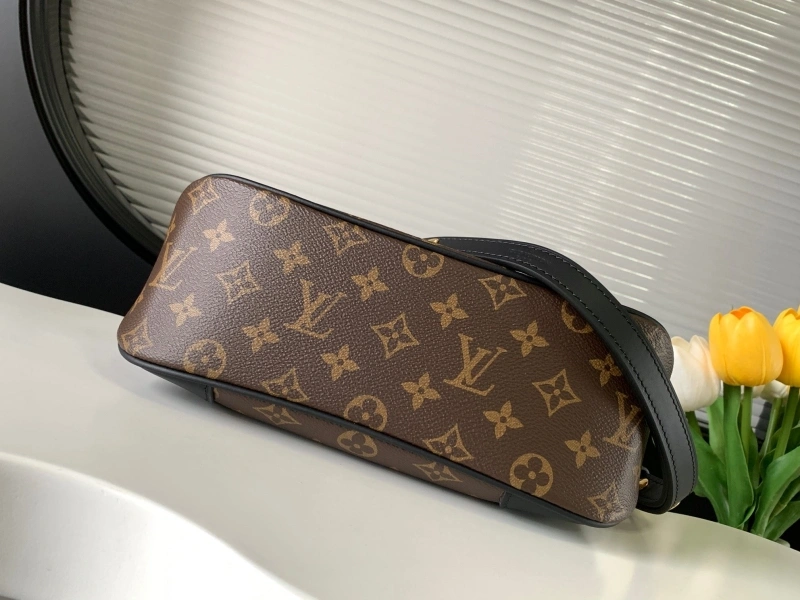 Trendsetting LX Satchel bags 20500