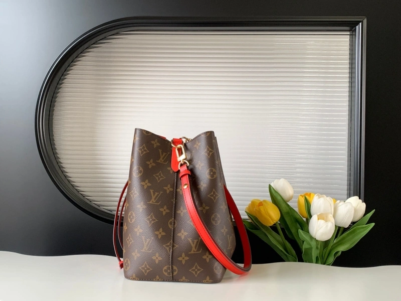 Compact LX Bucket Bags 20890