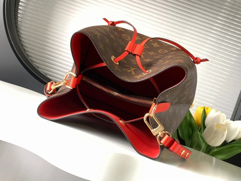 Compact LX Bucket Bags 20890