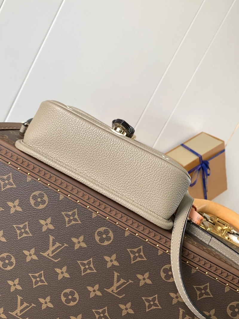 Trendsetting LX Satchel bags 17484