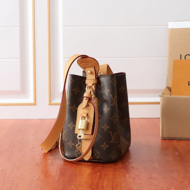 WellDesigned LX Bucket Bags 23861