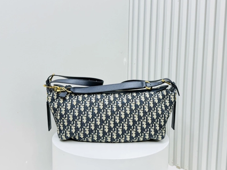 Versatile Dxxr Clutch Bags 62232