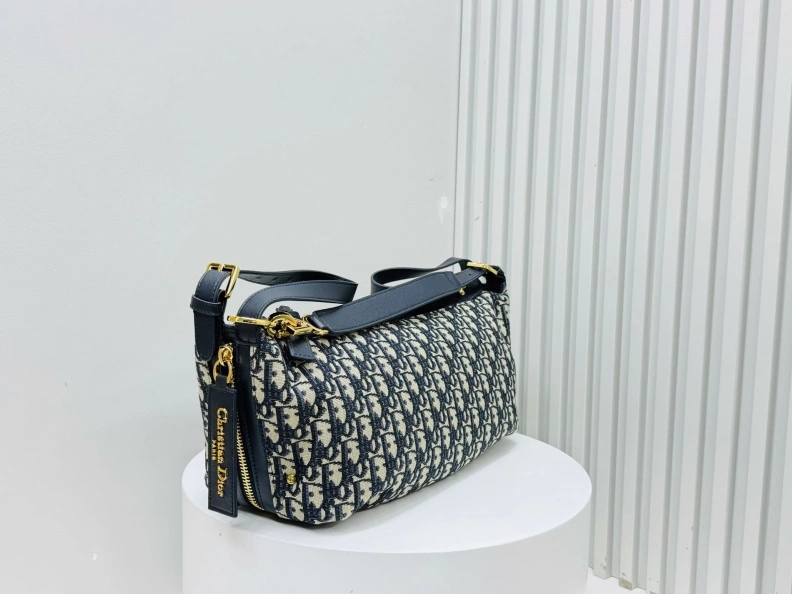 Versatile Dxxr Clutch Bags 62232