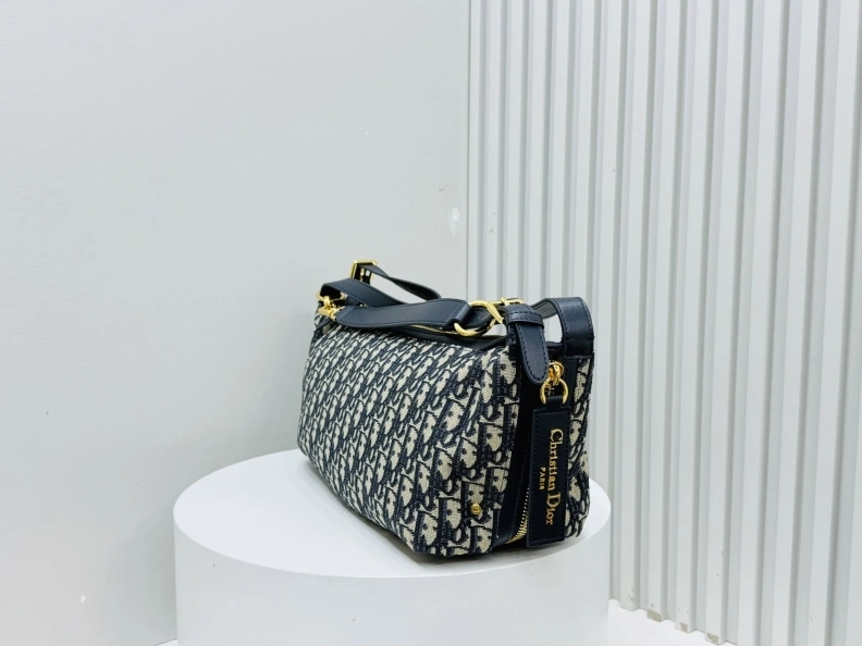 Versatile Dxxr Clutch Bags 62232
