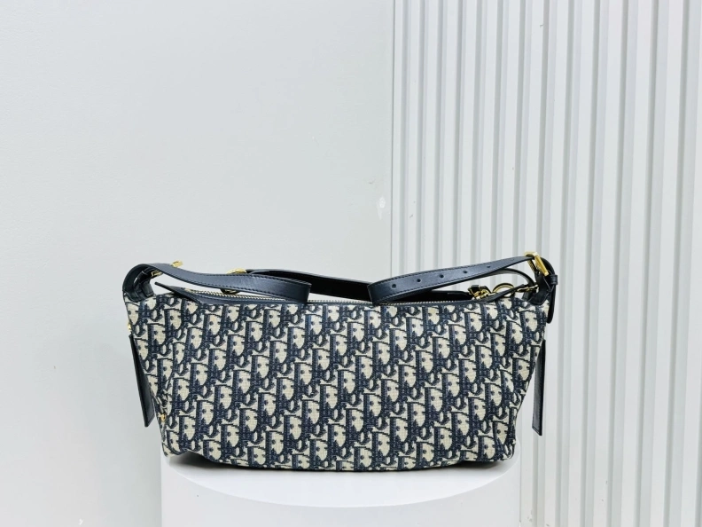 Versatile Dxxr Clutch Bags 62232