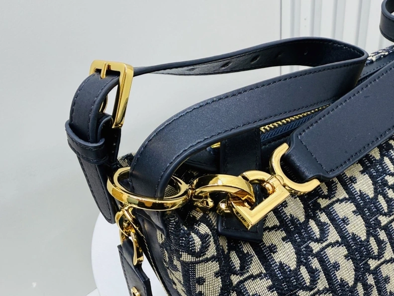 Versatile Dxxr Clutch Bags 62232