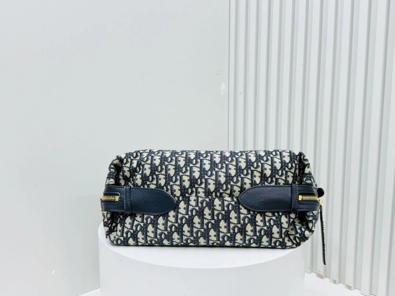 Versatile Dxxr Clutch Bags 62232