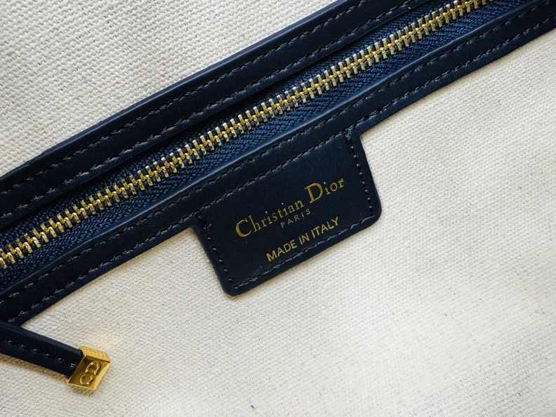 Versatile Dxxr Clutch Bags 62232
