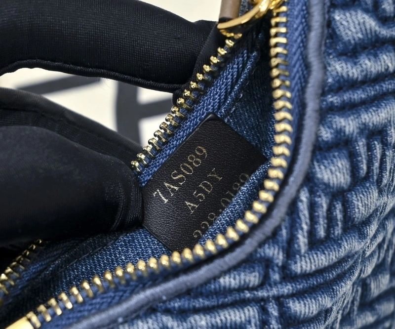 Resilient Fxndx Satchel Bags 70457