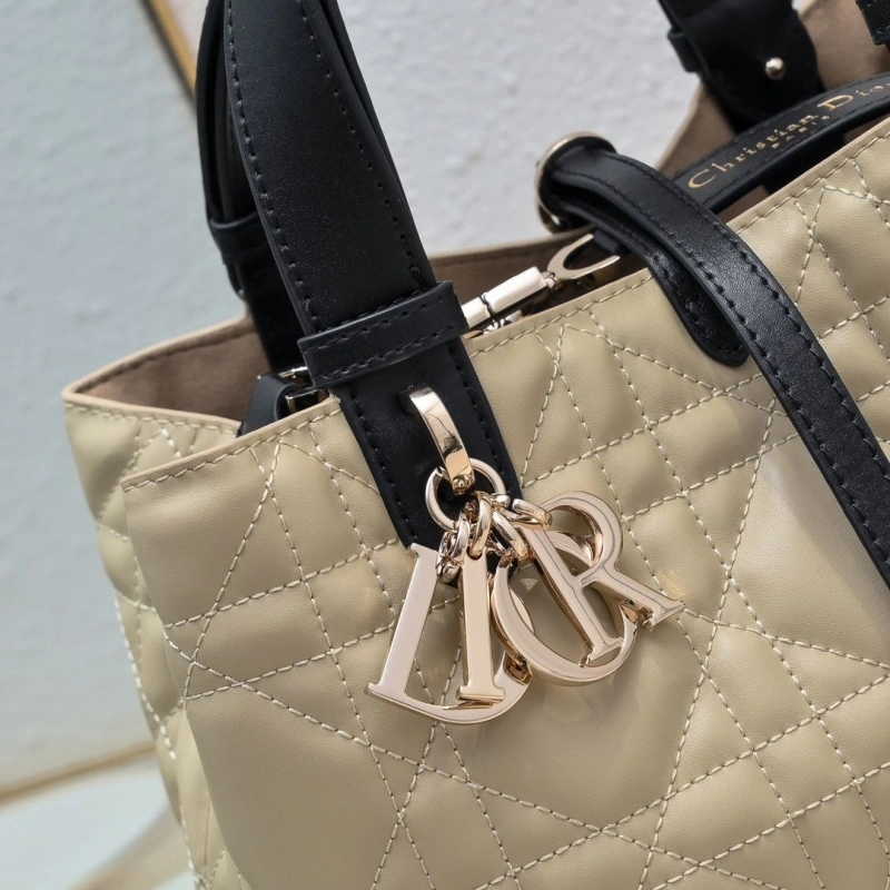 AllSeason Dxxr Top Handle Bags 62880