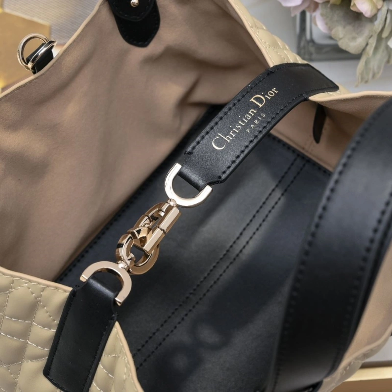 AllSeason Dxxr Top Handle Bags 62880