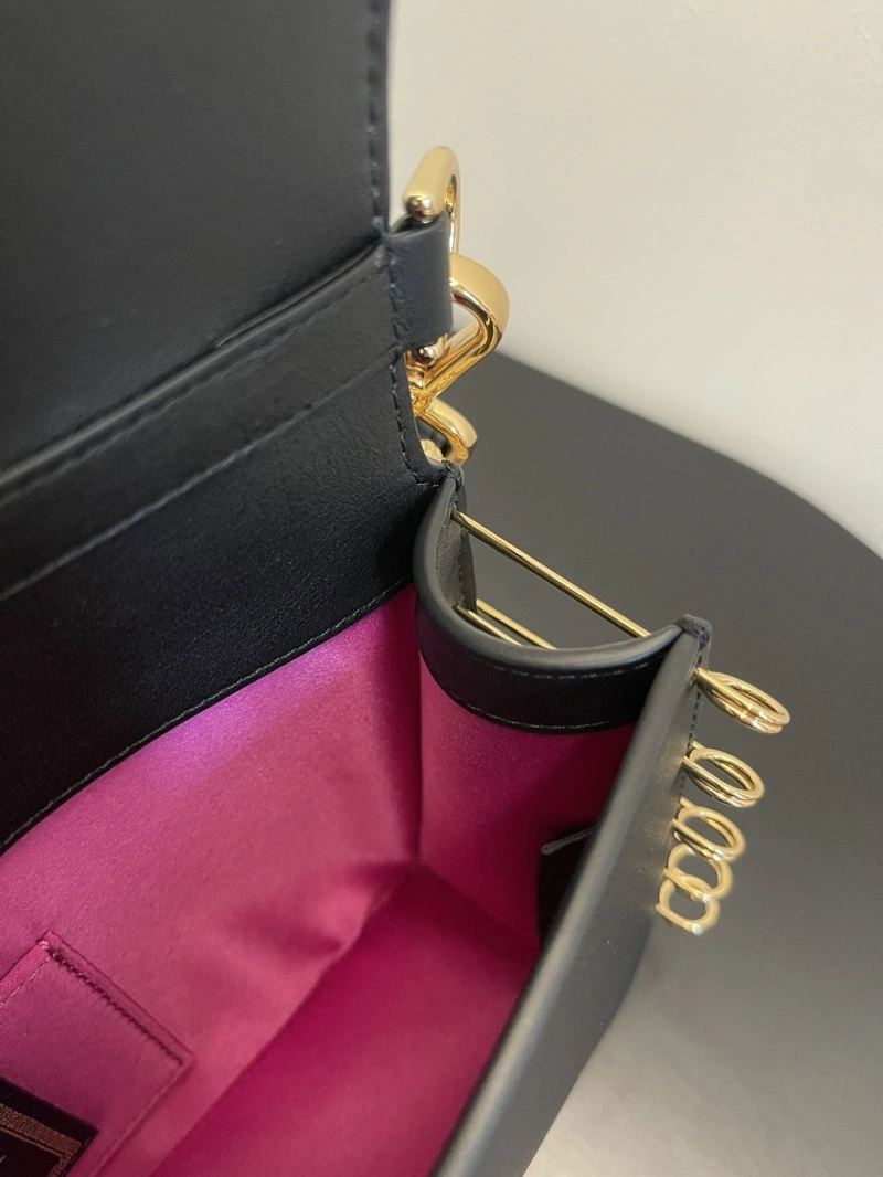 NewStyle Fxndx Baguette Bags 69443