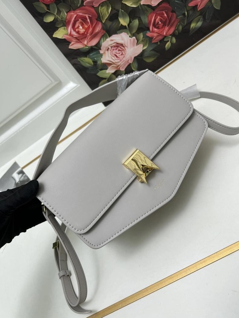 Flexible Alxxa Top Handle Bags 80674