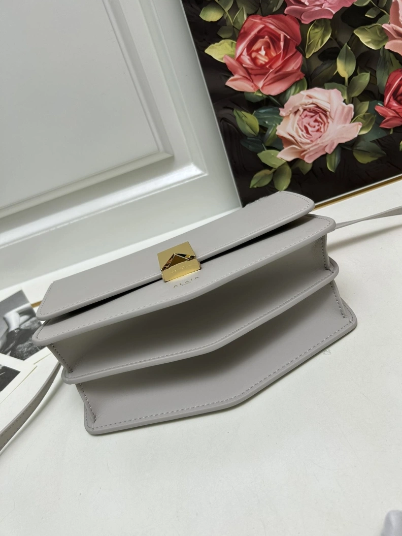 Flexible Alxxa Top Handle Bags 80674