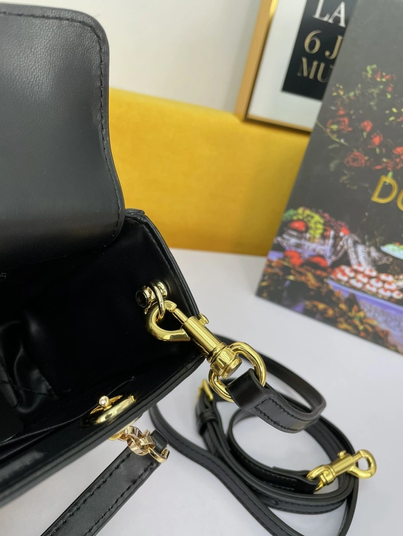 Trendsetting D&X Handle Bags 80359