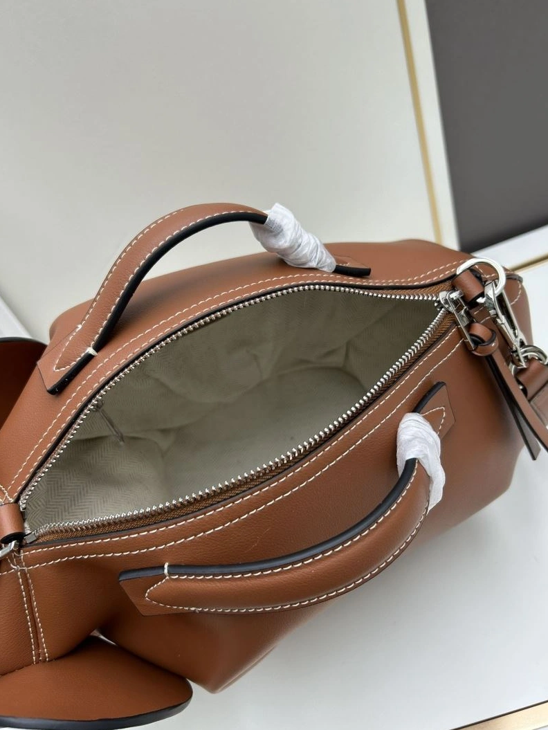 Minimalist Lxxwe Clutch 79897