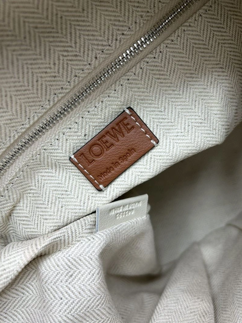 Minimalist Lxxwe Clutch 79897