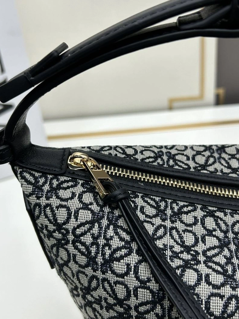 Refined Lxxwe Handle Bags 79869