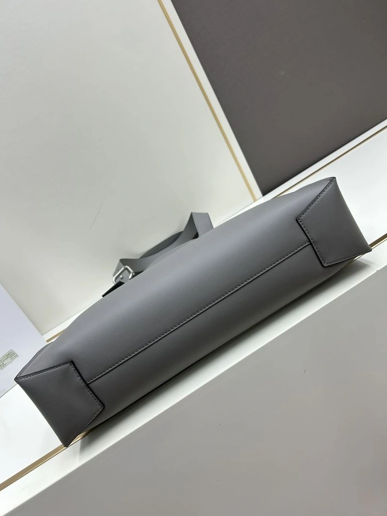 Bold Lxxwe Handle Bags 79867