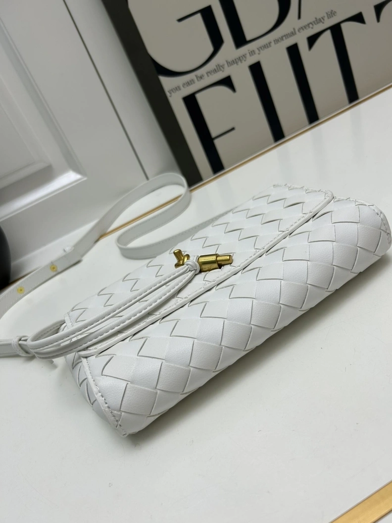 WellDesigned BX Clutch 80006