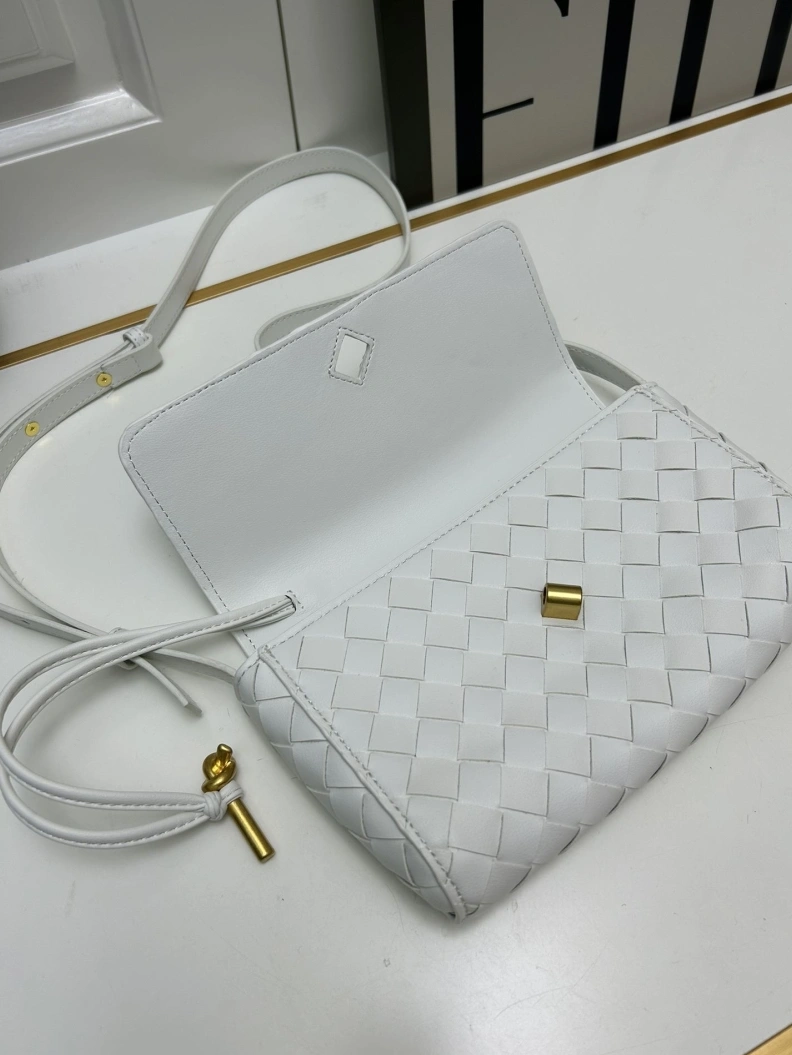 WellDesigned BX Clutch 80006