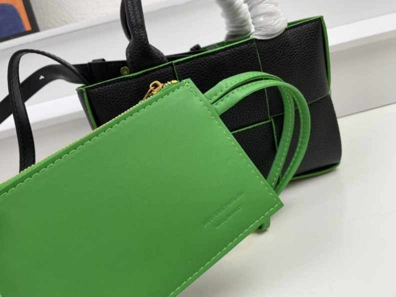Resilient BX Shopping Bags 79948