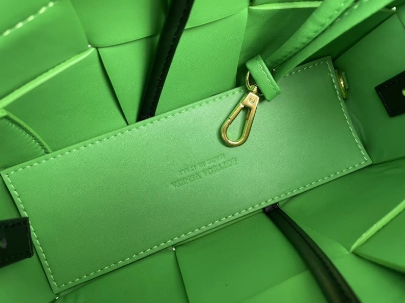 Resilient BX Shopping Bags 79948