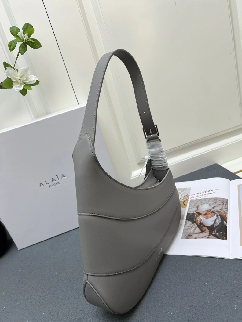 Comfortable Alxxa Top Handle Bags 80645