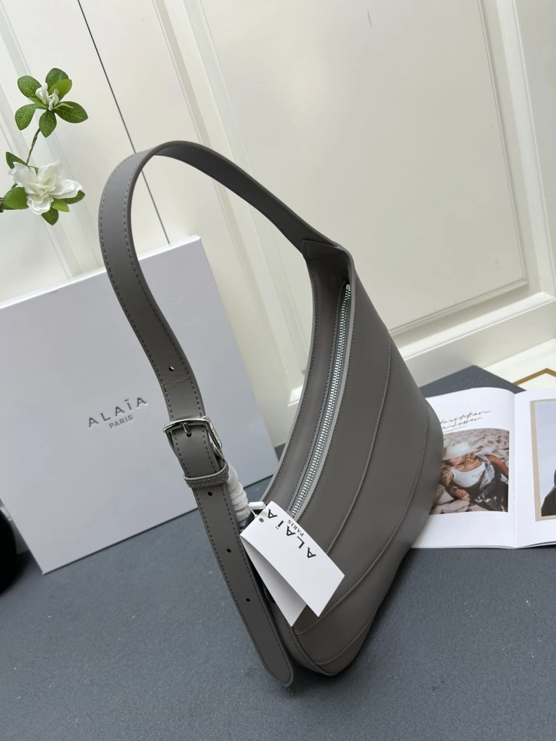 Comfortable Alxxa Top Handle Bags 80645