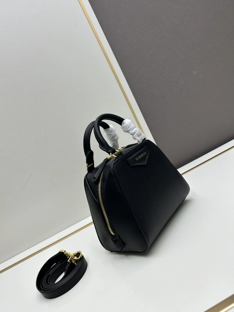 Gxvxnchy Handle Bags ModernLook 80187