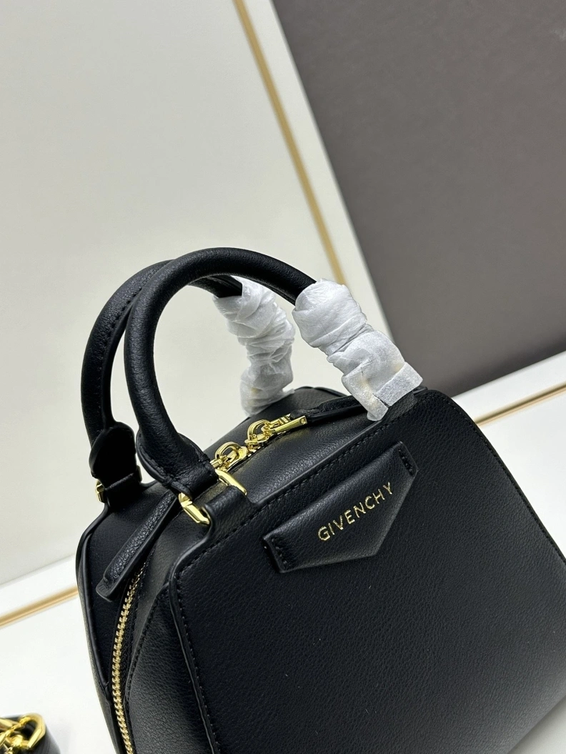Gxvxnchy Handle Bags ModernLook 80187