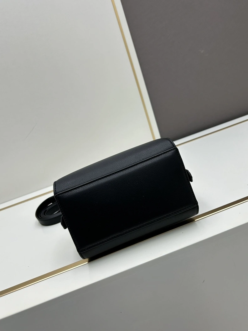 Gxvxnchy Handle Bags ModernLook 80187