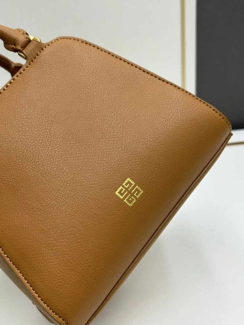 Stylish Gxvxnchy Handle Bags 80192